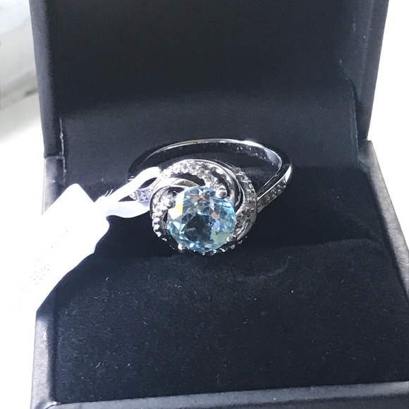 New Blue Topaz ring - Picture 6 of 15